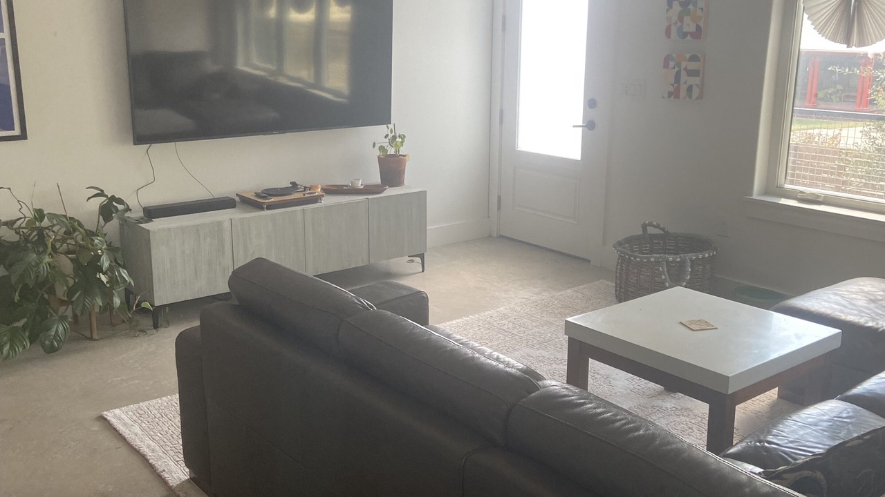 Photo of Livingroom in MLK