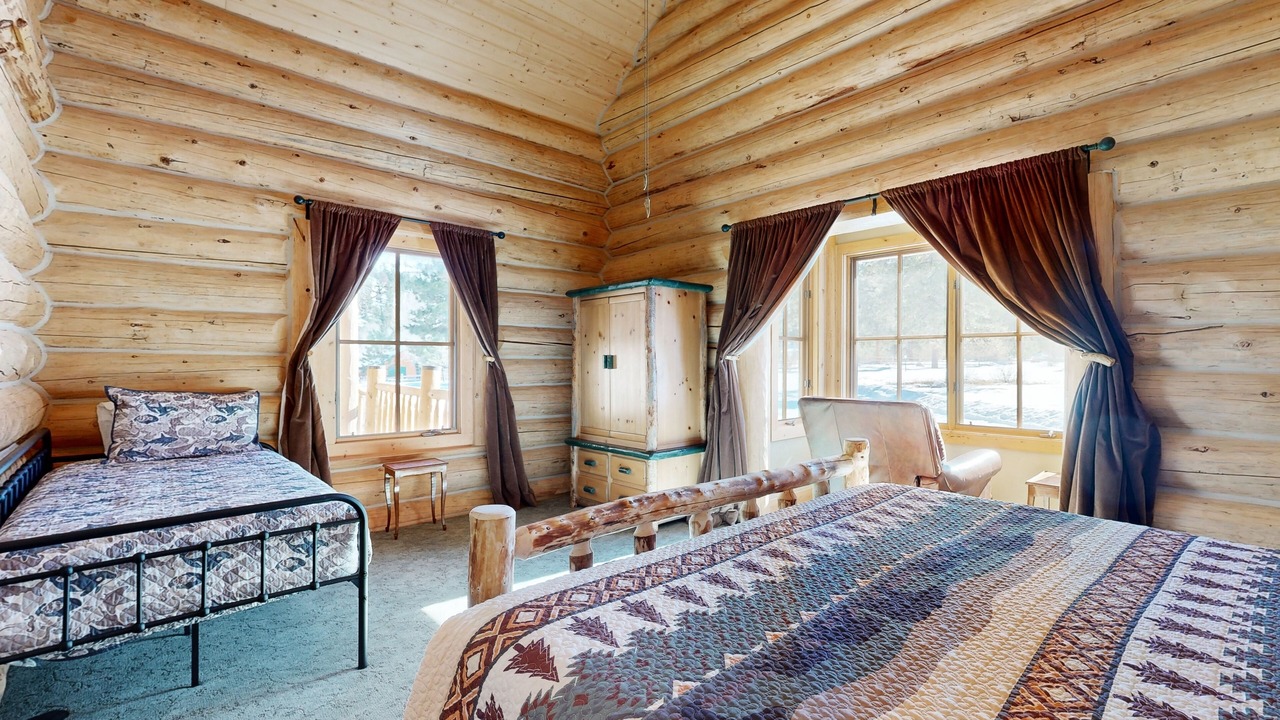 Photo of Bedroom in South Fork