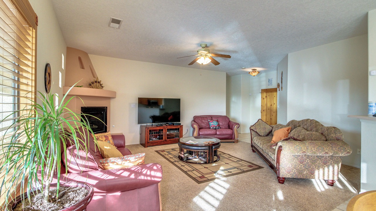 Photo of Livingroom in Ladera West