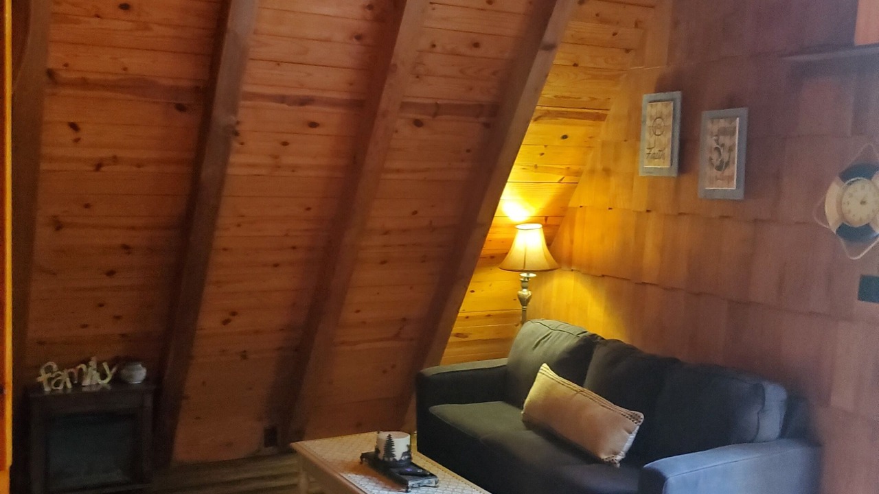 Photo of Livingroom in Springville