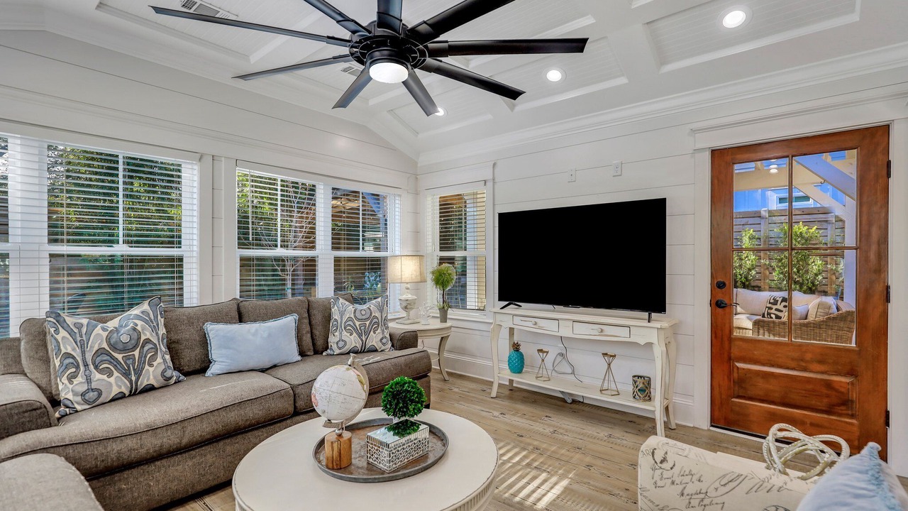 Photo of Livingroom in Demere Park