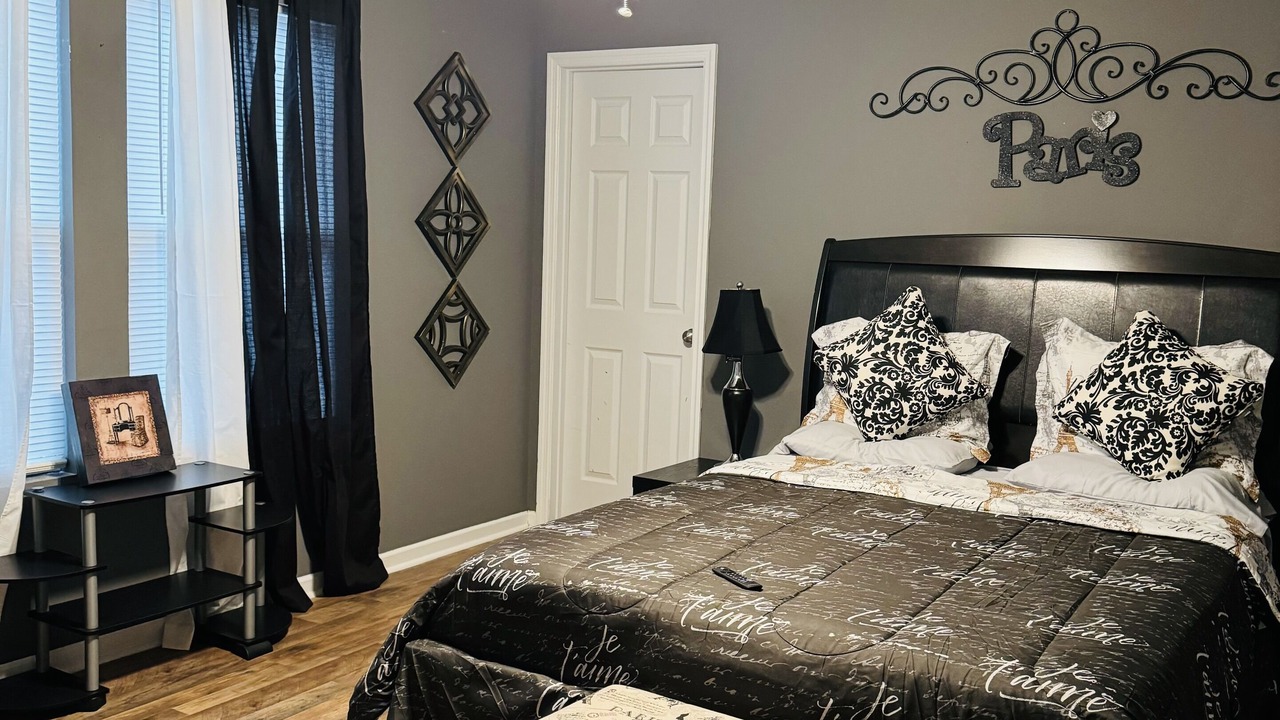 Photo of Bedroom in Normal