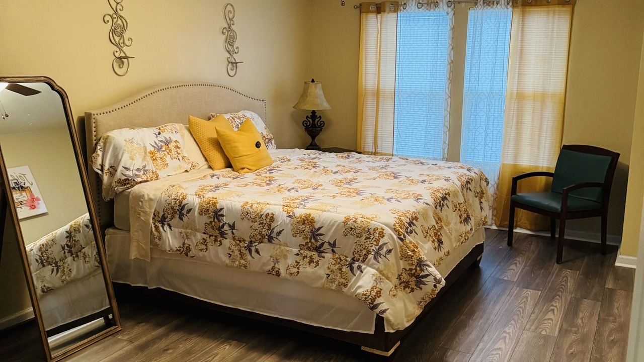 Photo of Bedroom in Normal