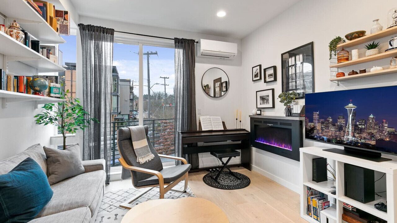Photo of Livingroom in University District