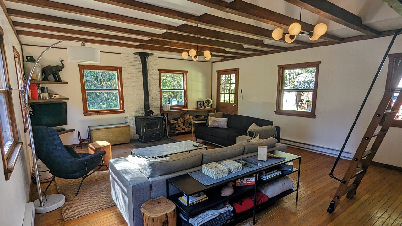 Photo of Livingroom in Town of Colchester