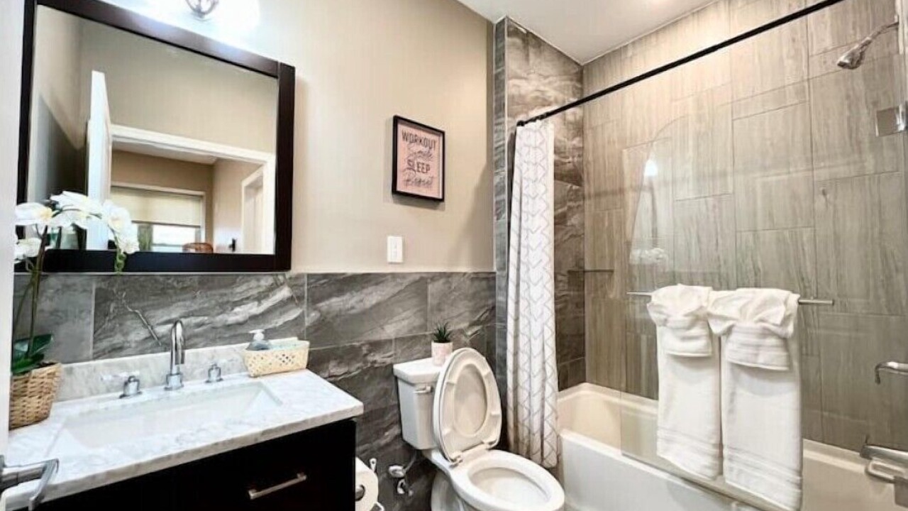 Photo of Bathroom in Logan Square