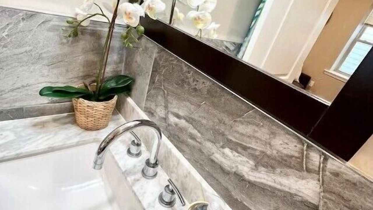 Photo of Bathroom in Logan Square