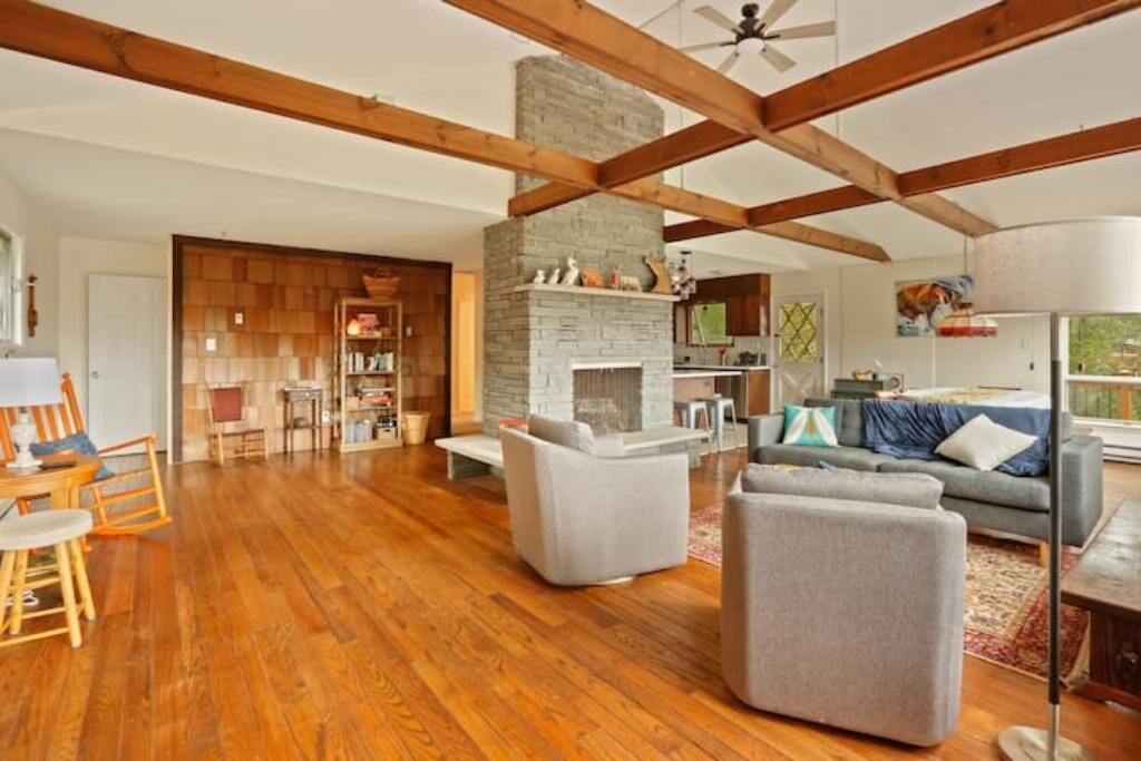 Photo of Livingroom in Oak Hill