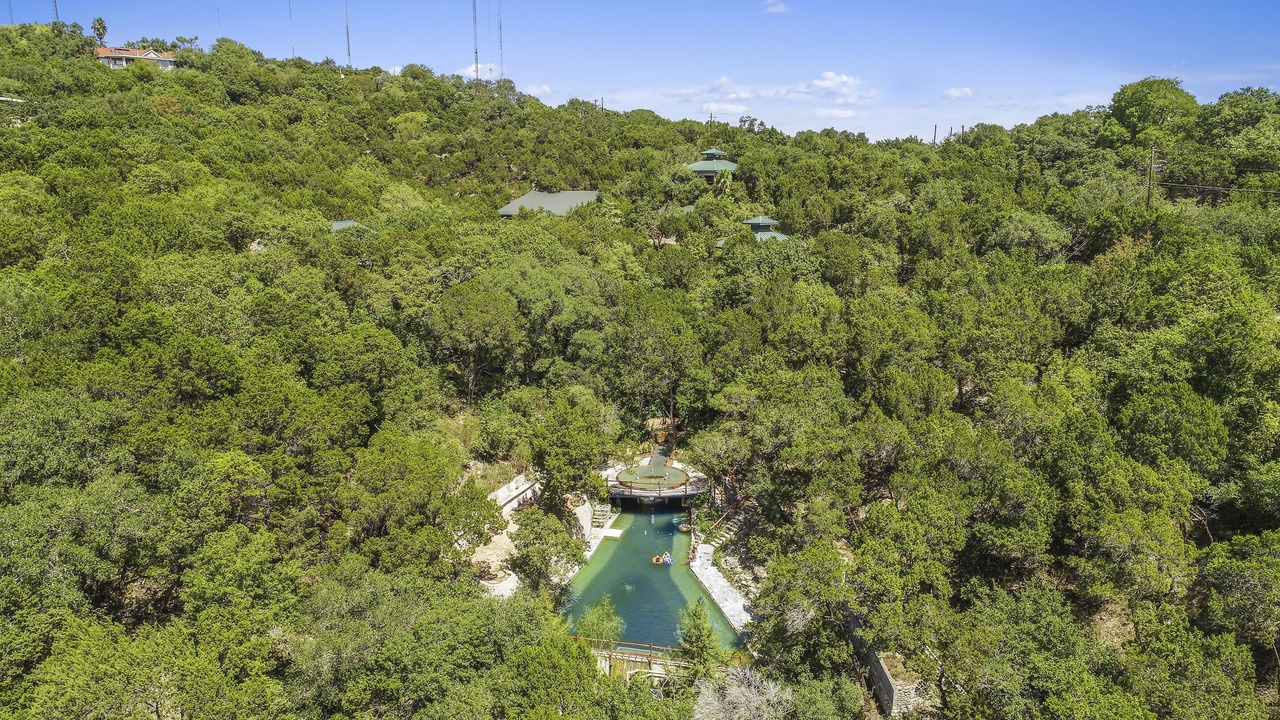 Photo of Outdoor in Westlake Highlands
