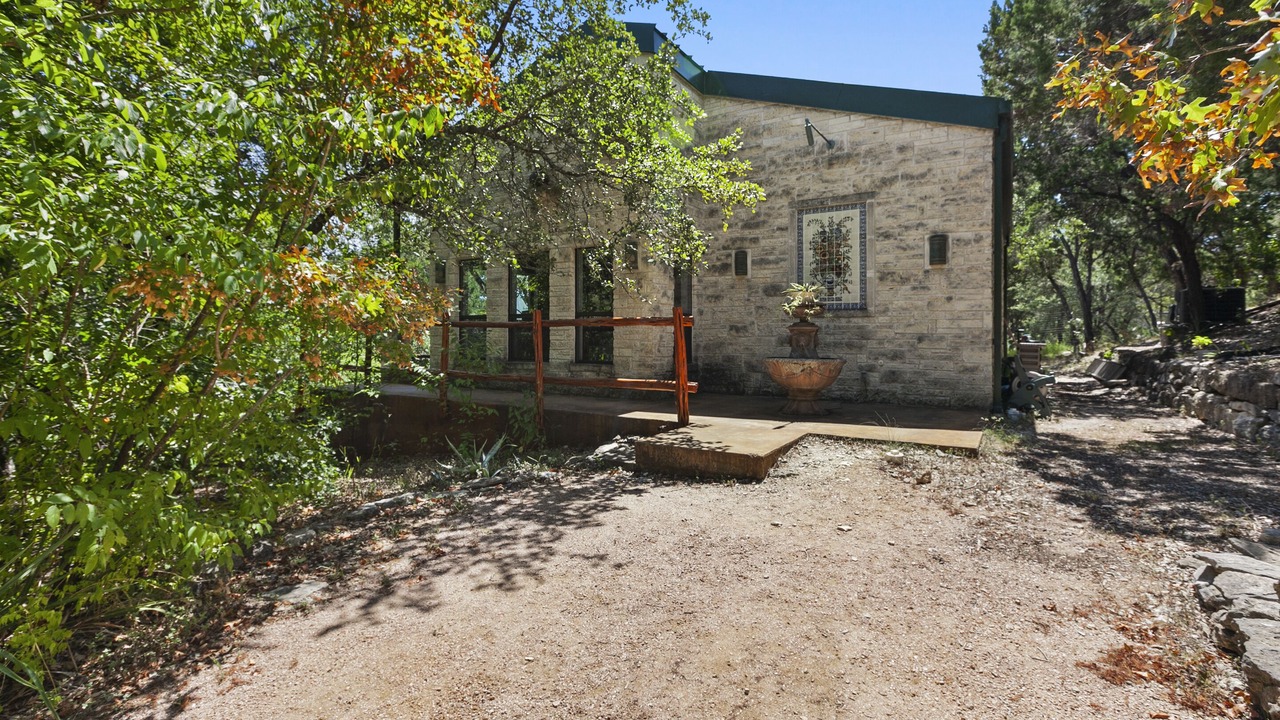 Photo of Outdoor in Westlake Highlands