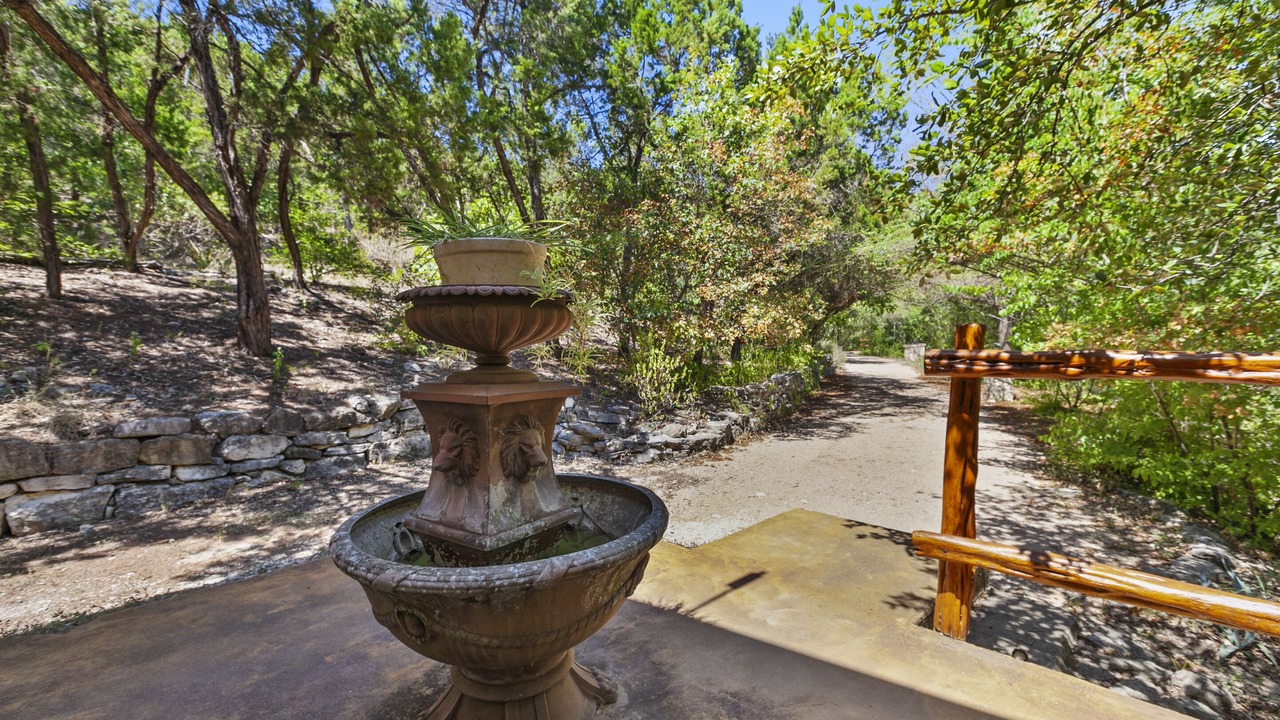 Photo of Outdoor in Westlake Highlands