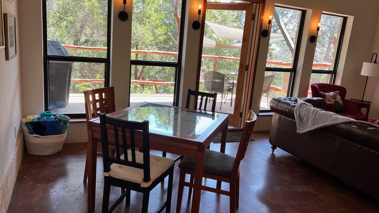 Photo of Livingroom in Westlake Highlands