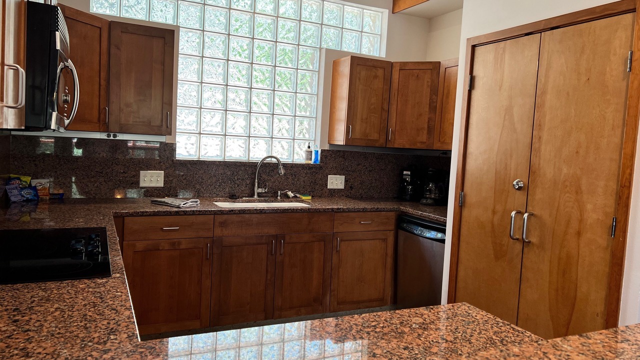 Photo of Kitchen in Westlake Highlands