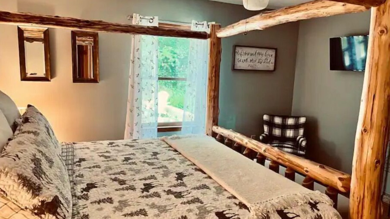 Photo of Bedroom in Tallassee