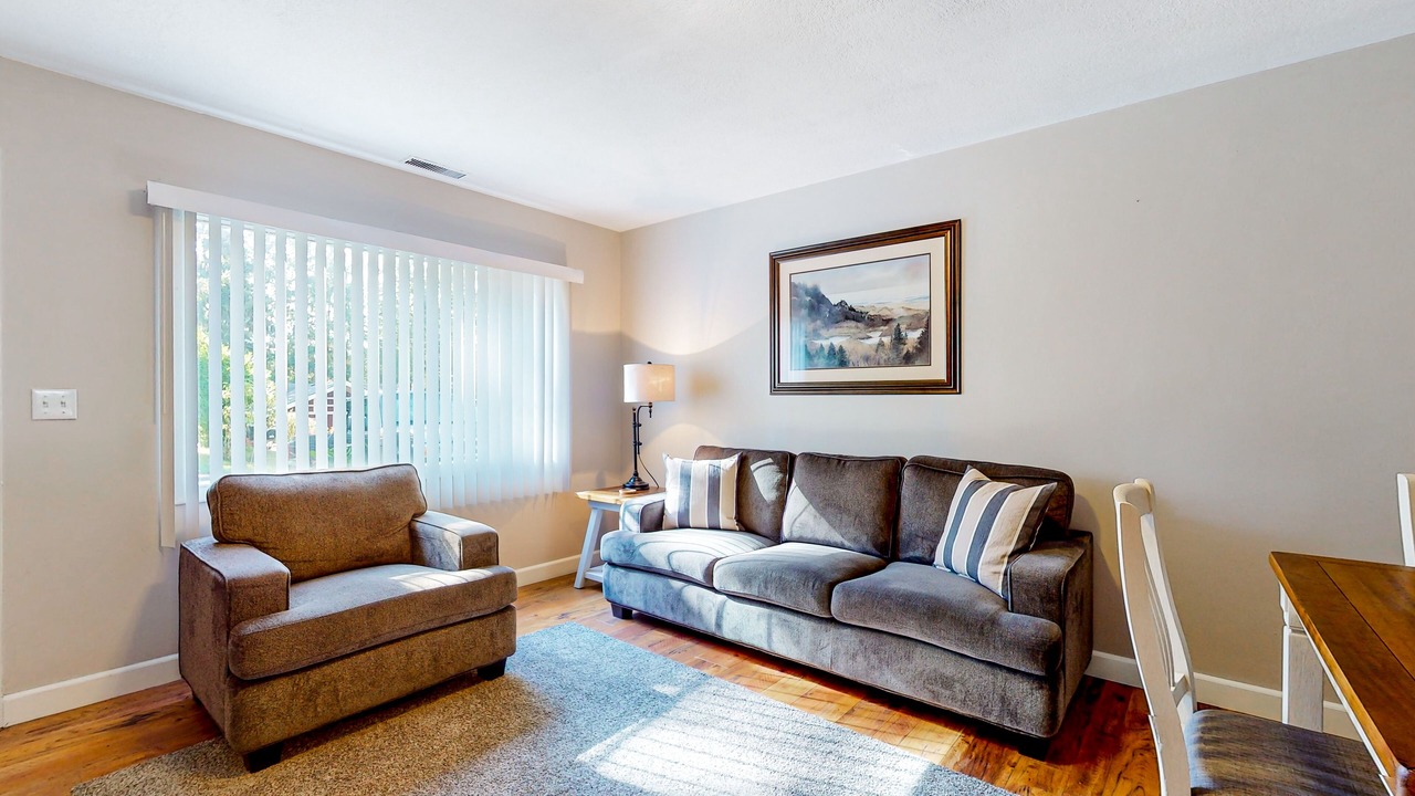 Photo of Livingroom in Oak Grove