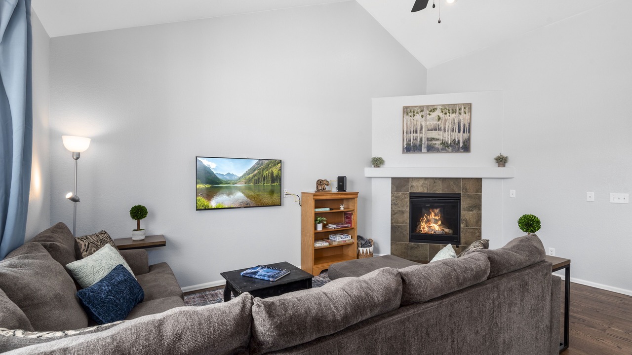 Photo of Livingroom in Aurora