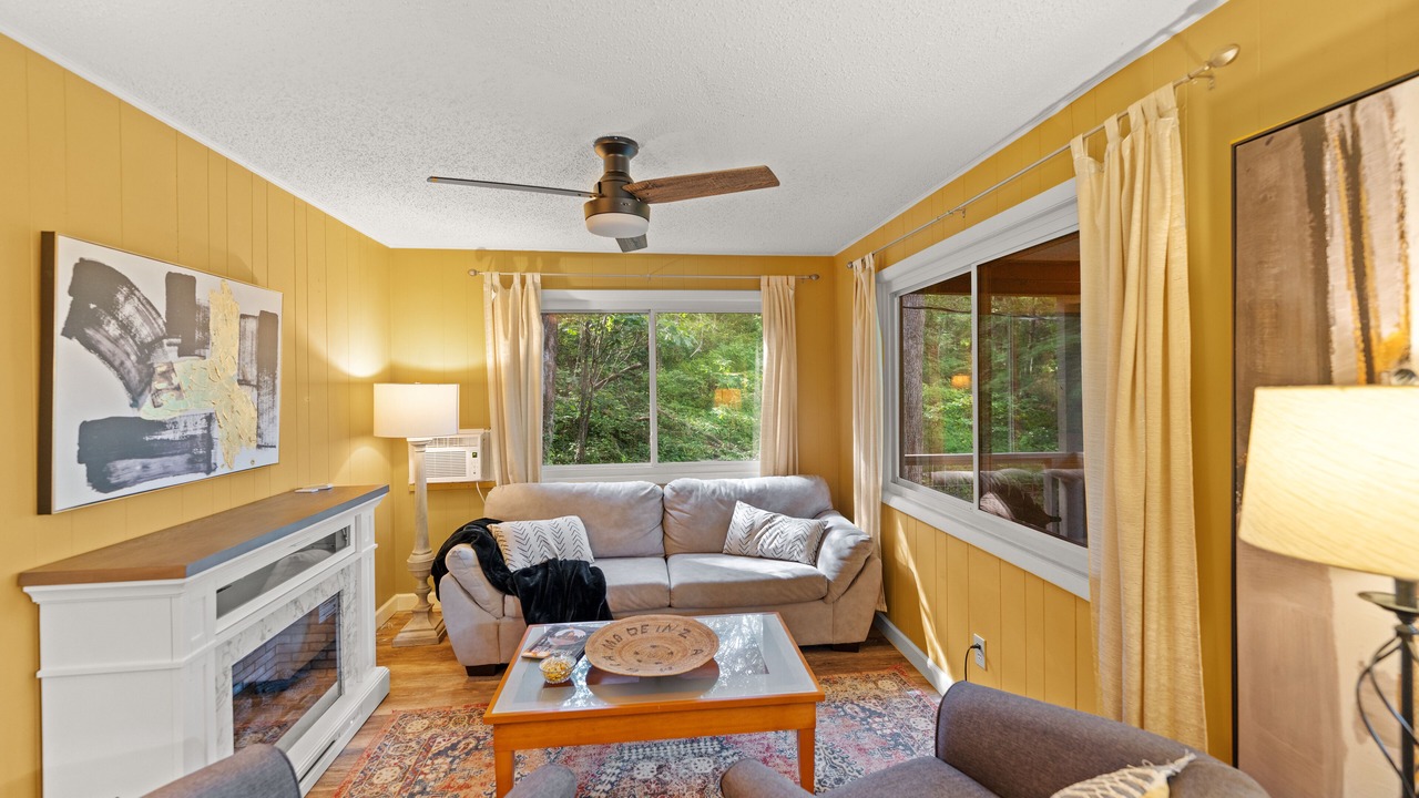 Photo of Livingroom in East End - Valley Street