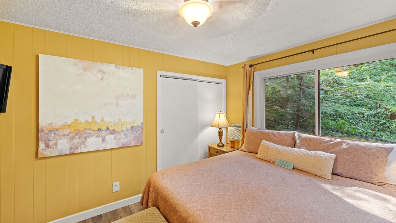 Photo of Bedroom in East End - Valley Street