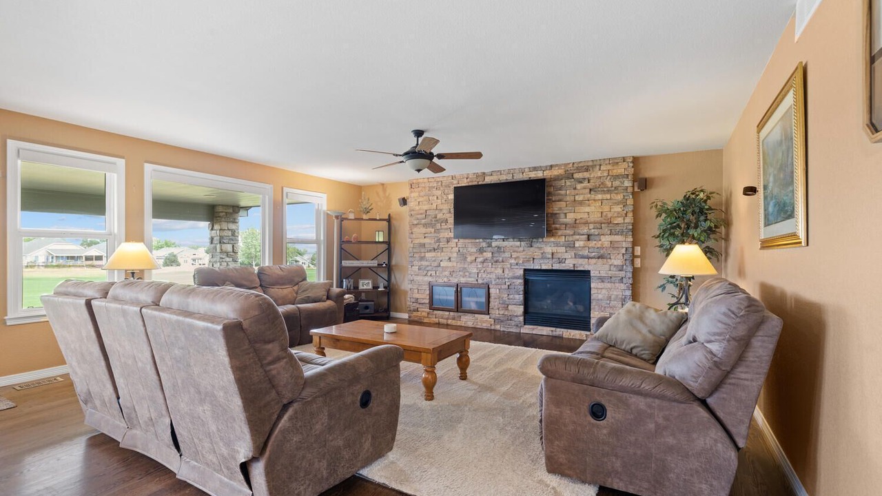 Photo of Livingroom in North Central Westminster