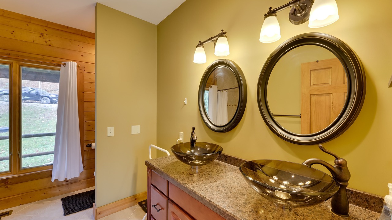 Photo of Bathroom in Mace