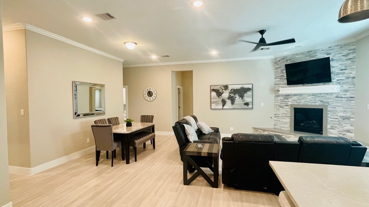 Photo of Livingroom in League City