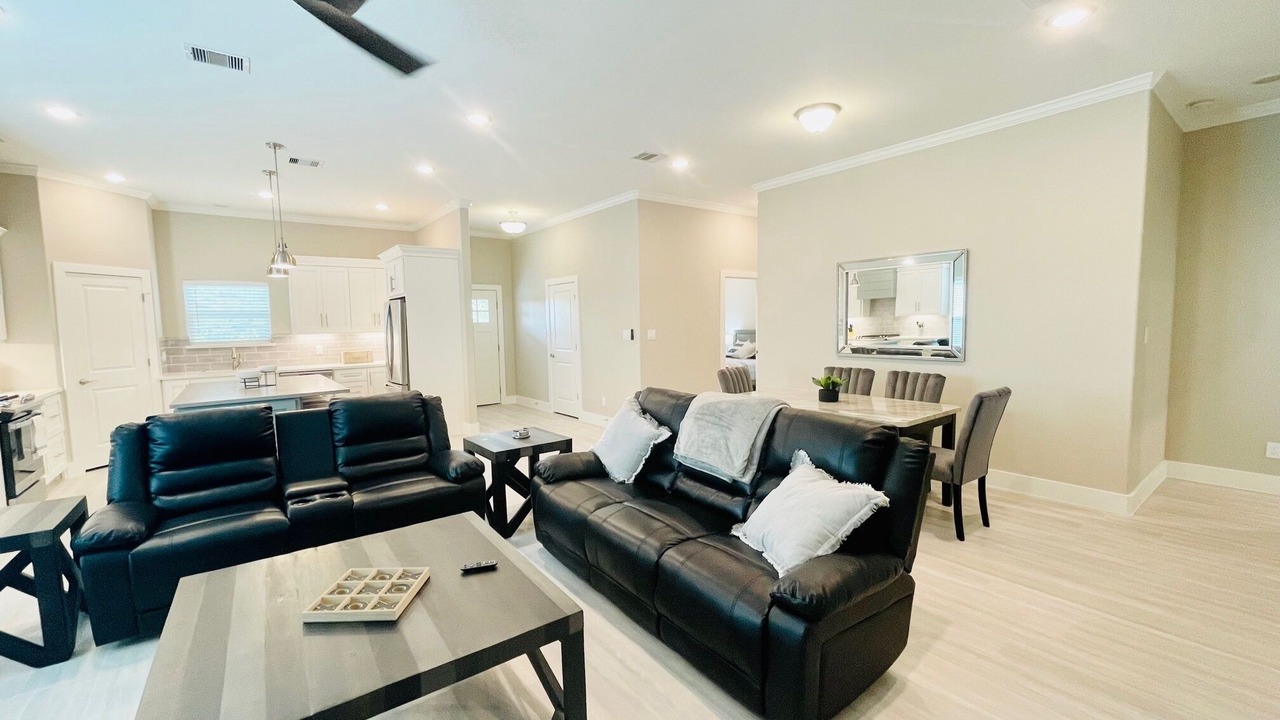 Photo of Livingroom in League City