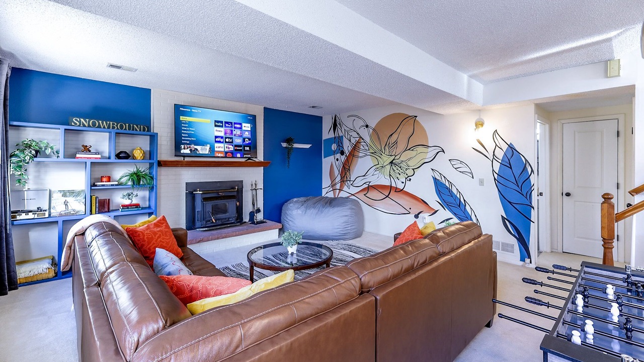 Photo of Livingroom in North Central Westminster