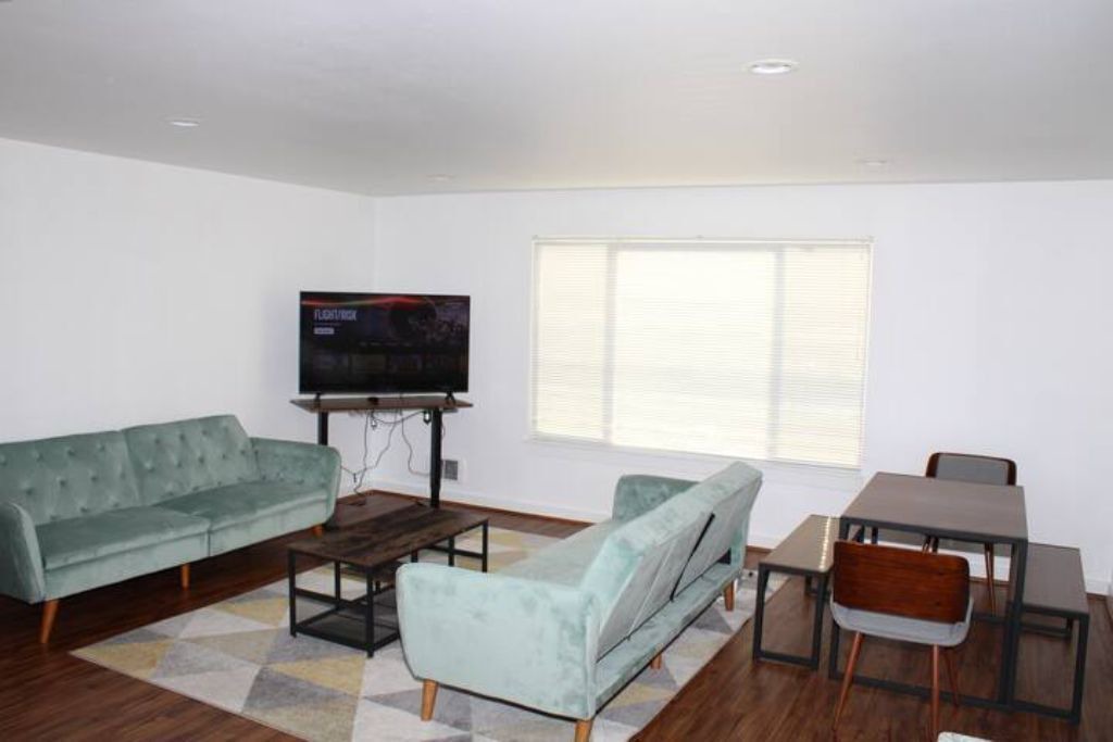 Photo of Livingroom in North Queen Anne