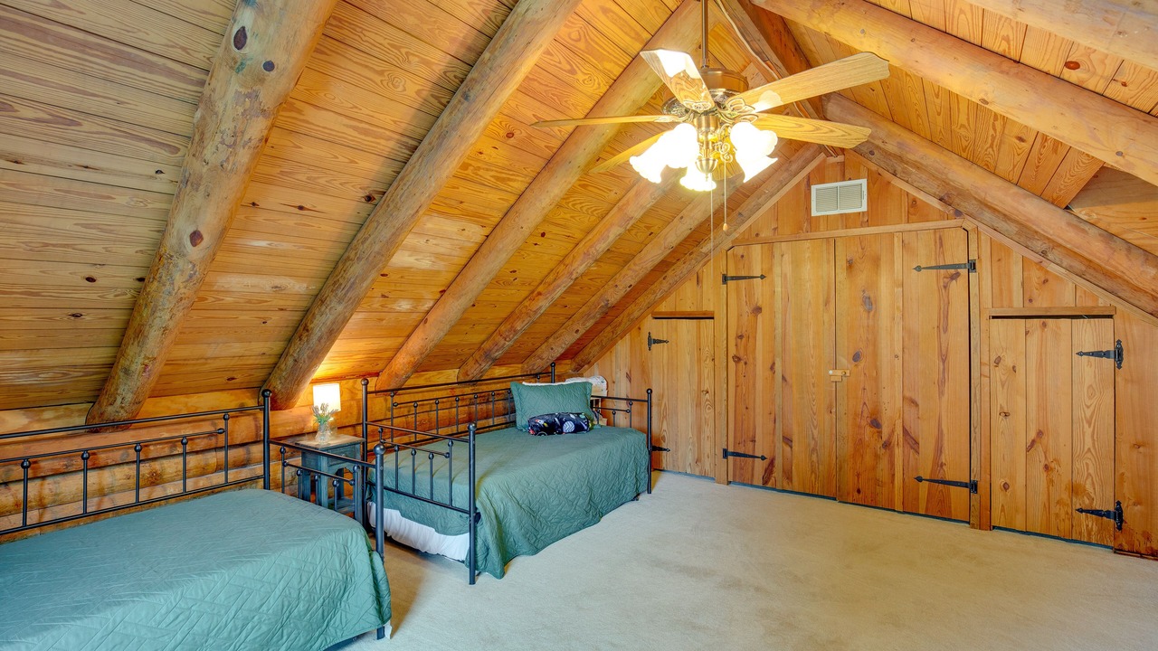 Photo of Bedroom in Log Cabin