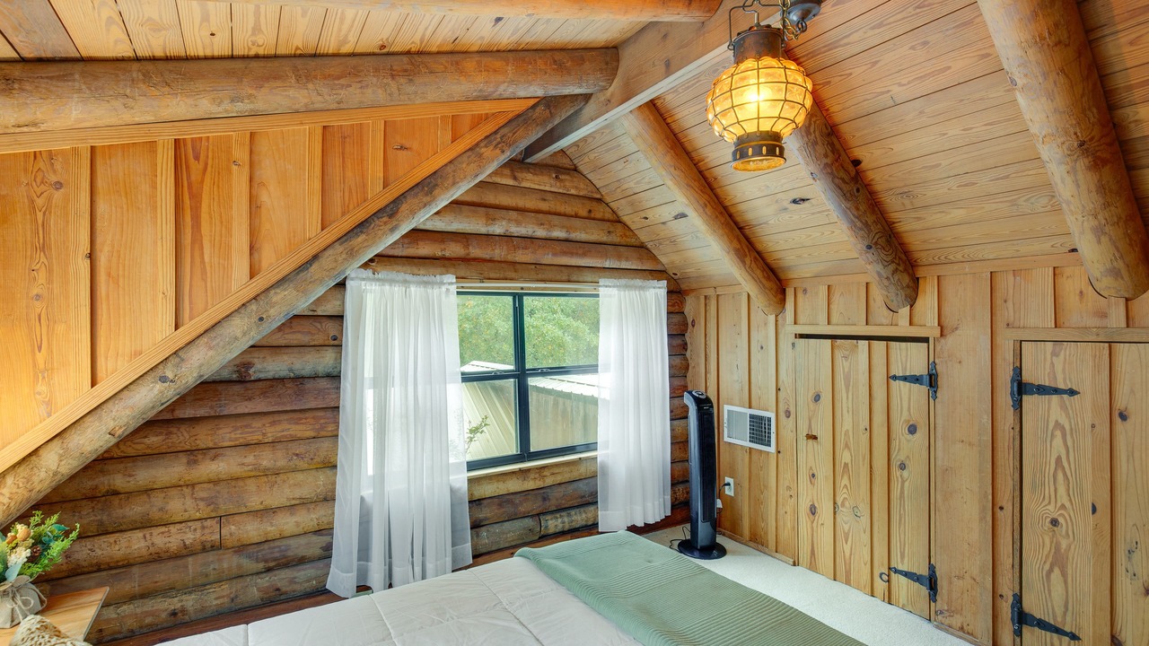 Photo of Bedroom in Log Cabin