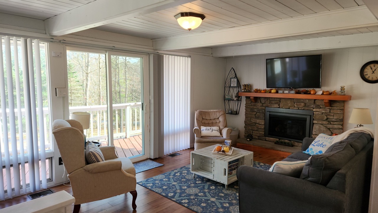 Photo of Livingroom in Treasure Lake