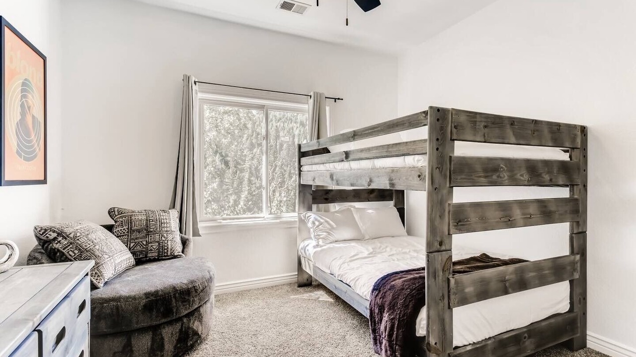 Photo of Bedroom in Pleasant Park Corridor