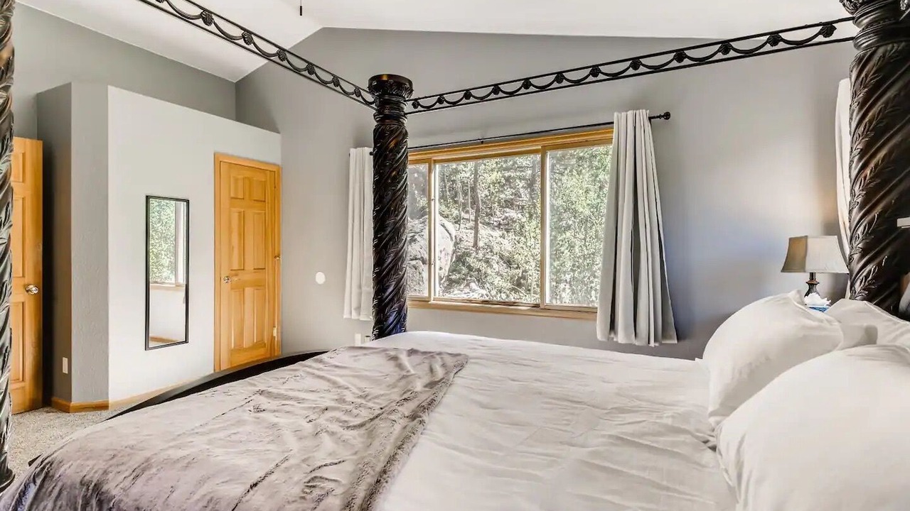 Photo of Bedroom in Pleasant Park Corridor