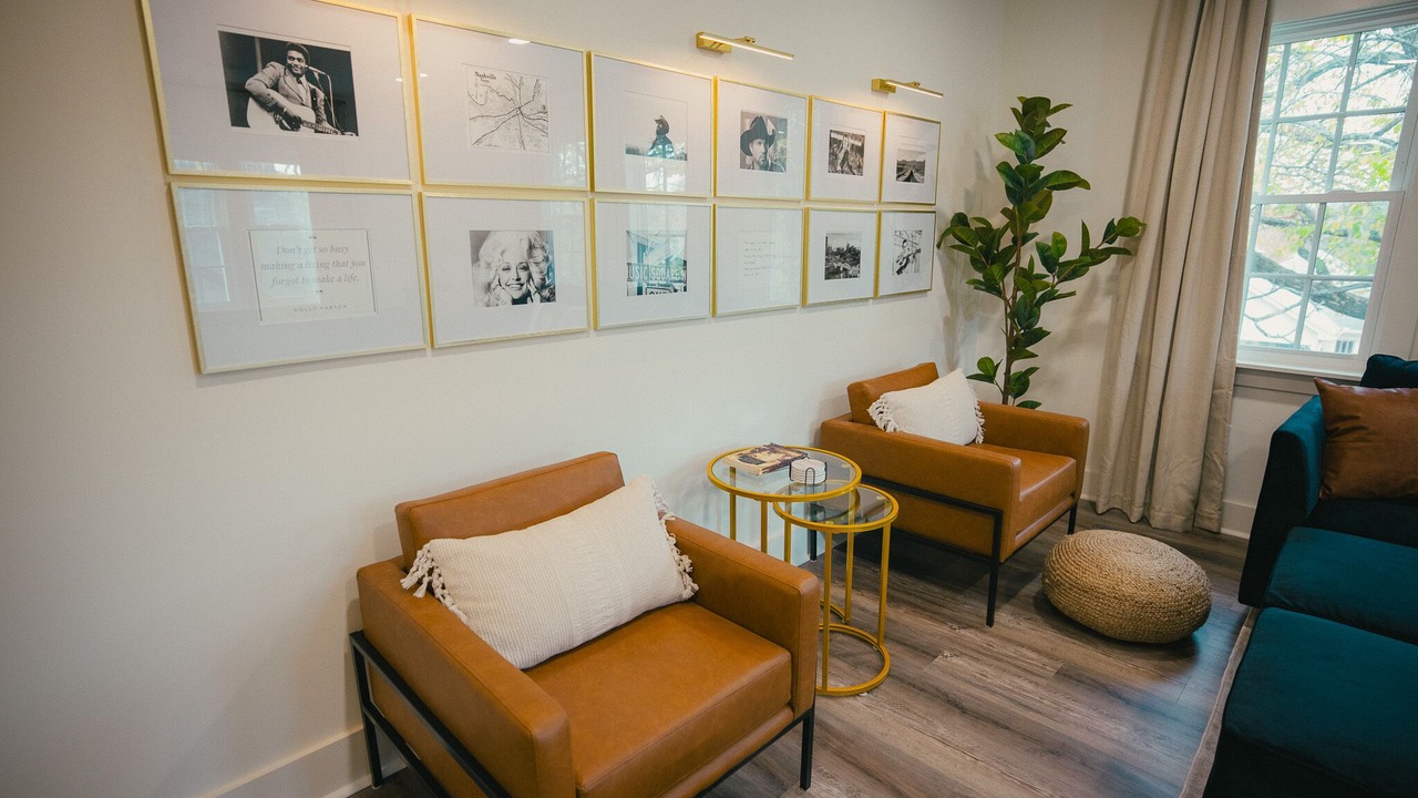 Photo of Livingroom in Music Row