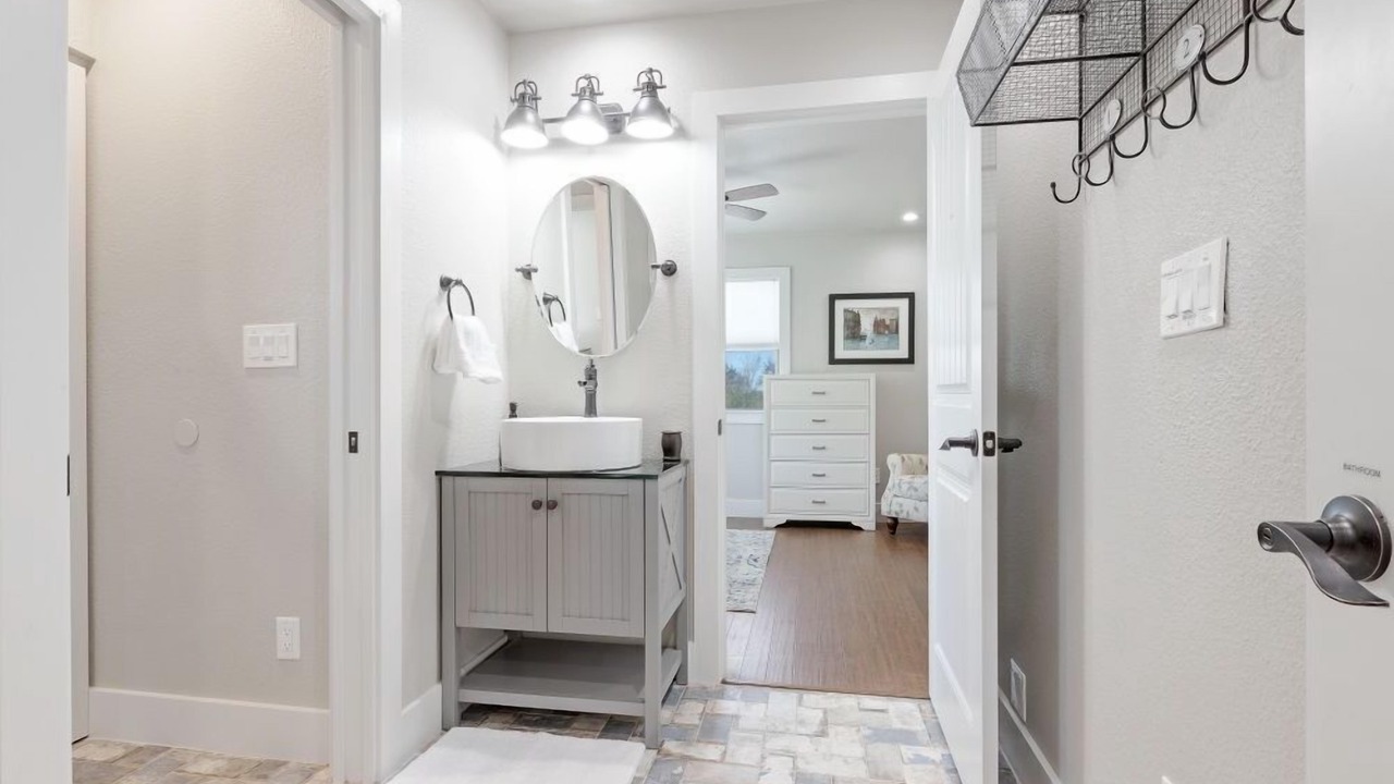 Photo of Bathroom in Del Valle