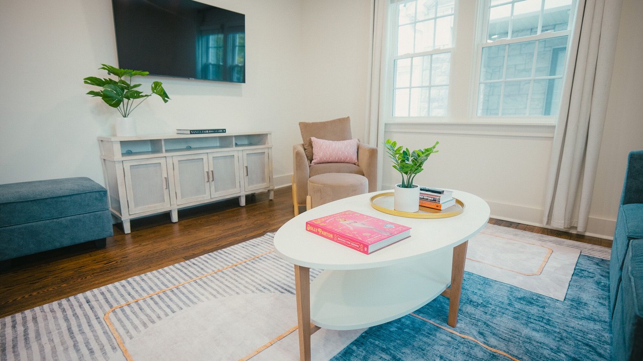 Photo of Livingroom in Hillsboro Village