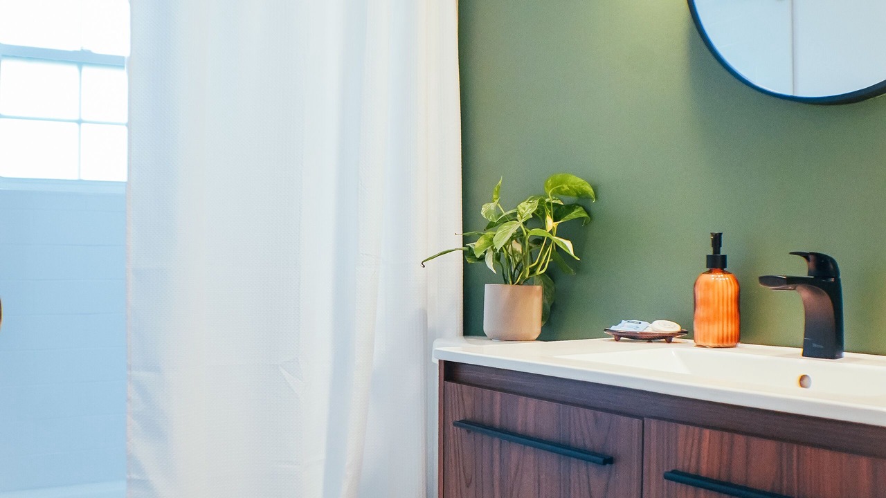 Photo of Bathroom in Urbandale Nations