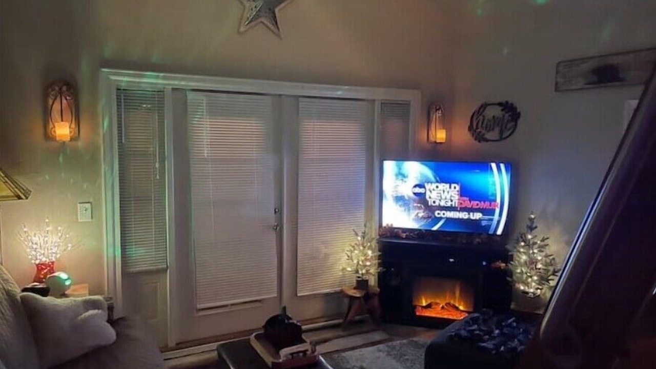 Photo of Livingroom in East Lake Hills