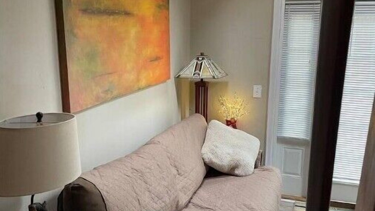 Photo of Livingroom in East Lake Hills