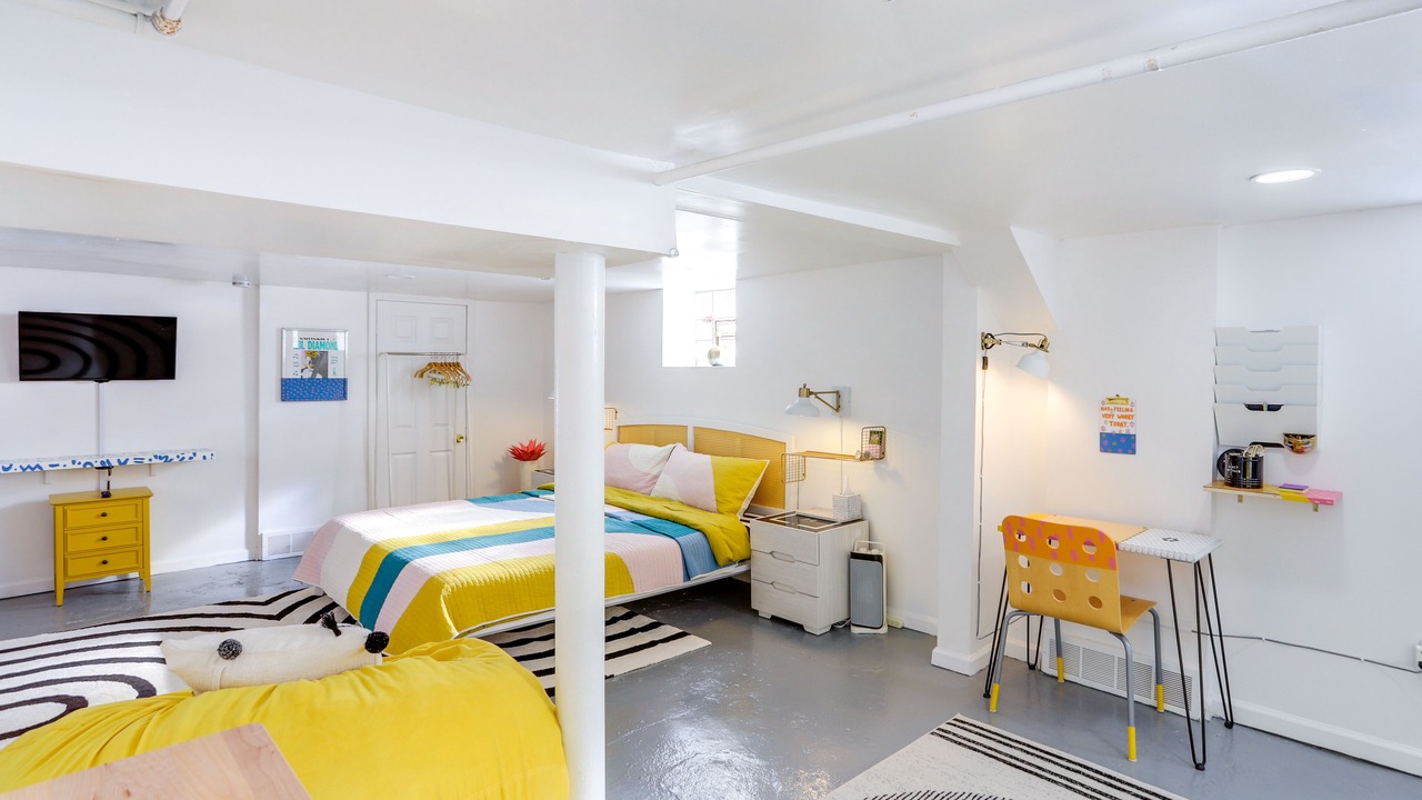 Photo of Bedroom in Detroit - Shoreway