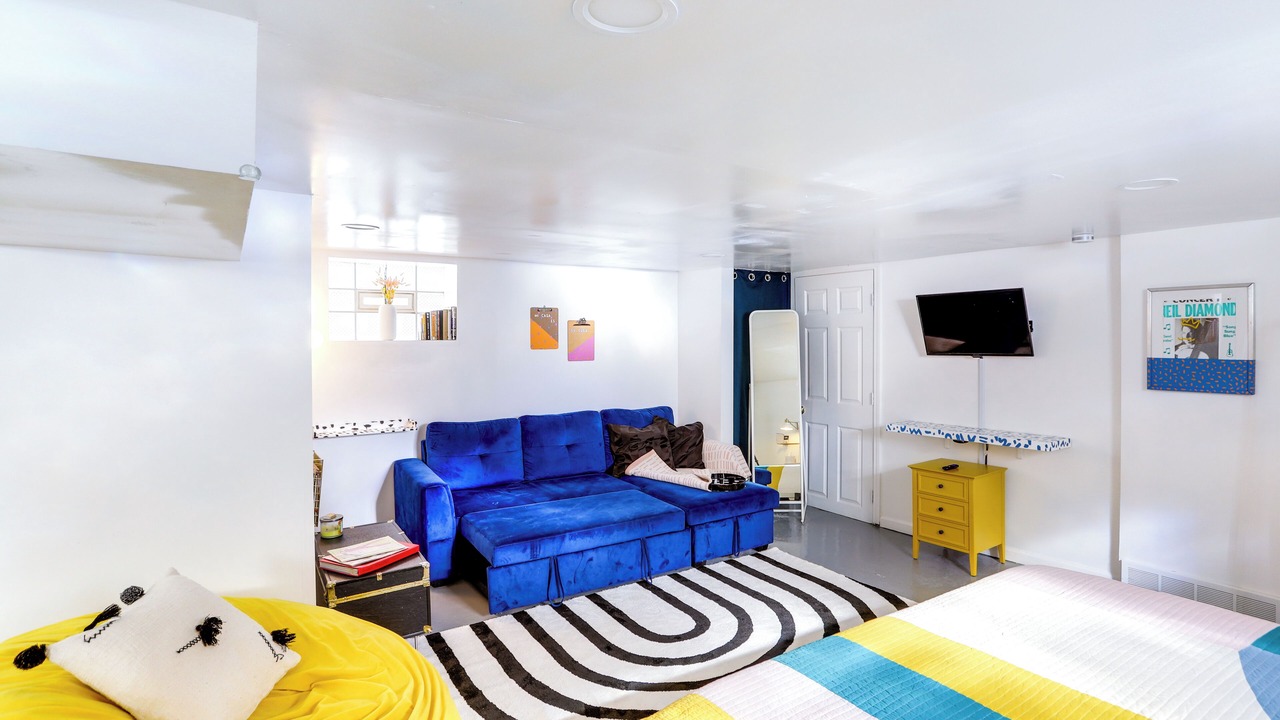 Photo of Bedroom in Detroit - Shoreway