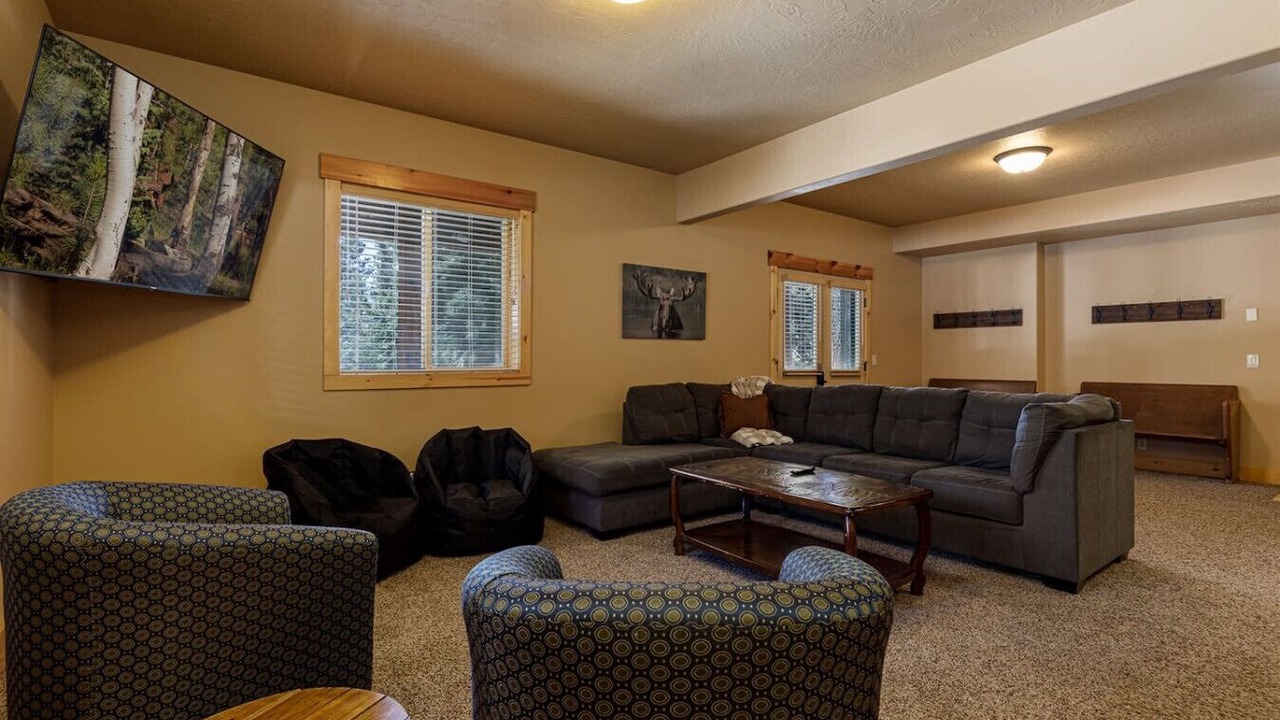 Photo of Livingroom in Duck Creek Village