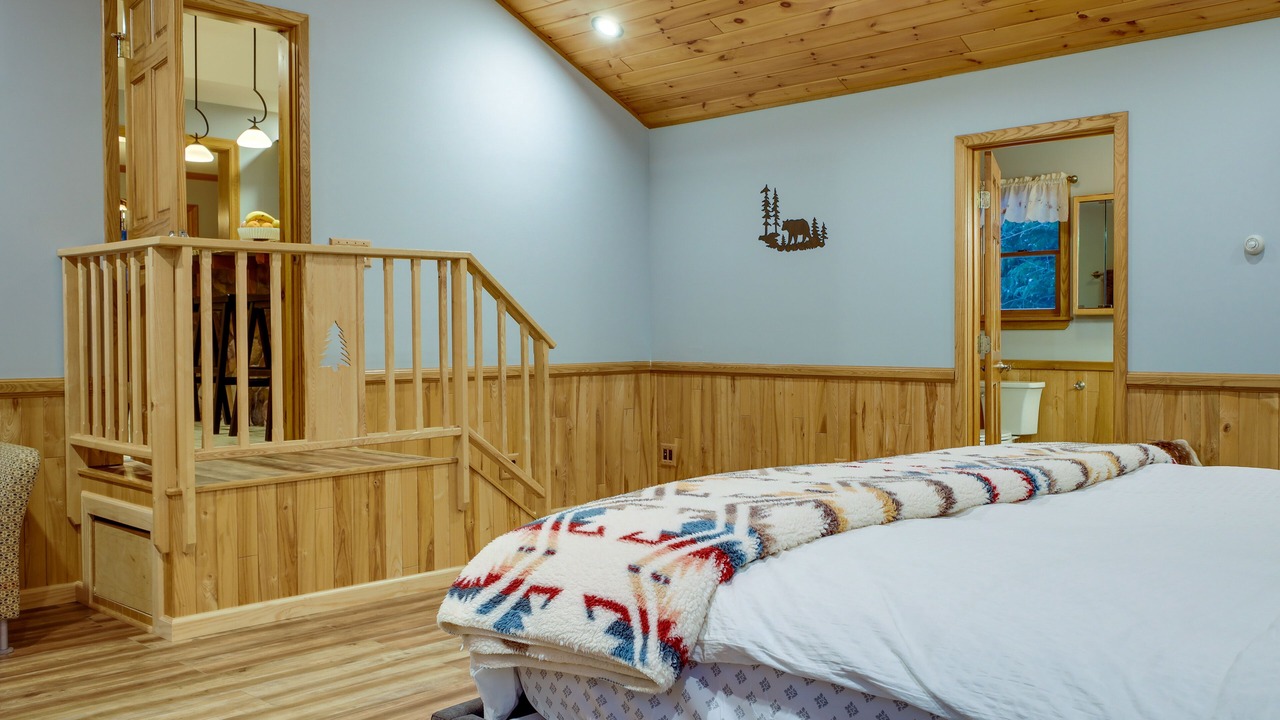 Photo of Bedroom in North Creek