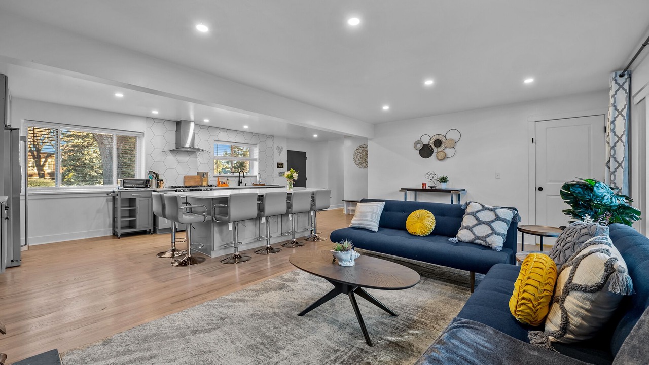 Photo of Bedroom in Mid-Lakewood