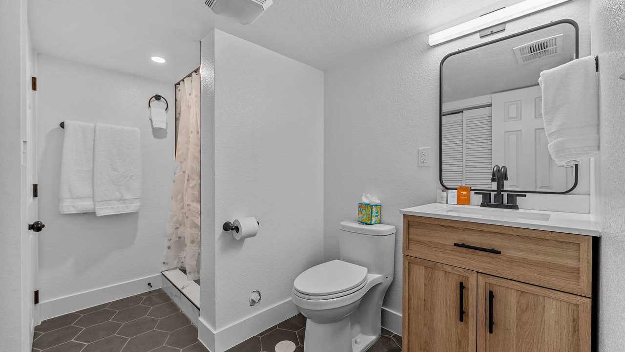 Photo of Bathroom in Mid-Lakewood