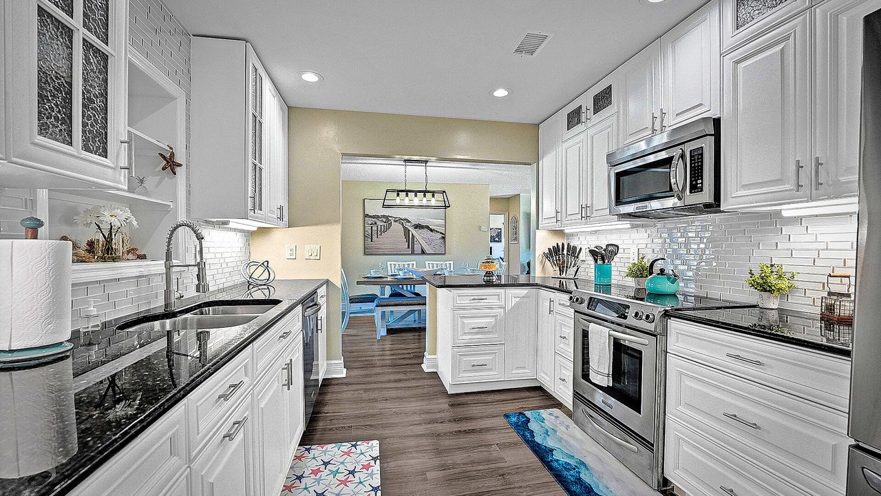 Photo of Kitchen in Tropic Palms
