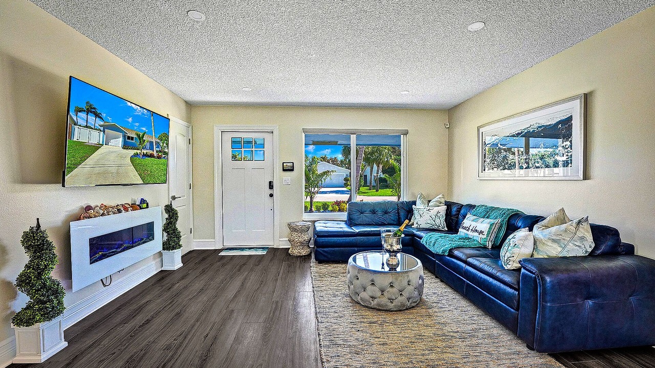 Photo of Livingroom in Tropic Palms