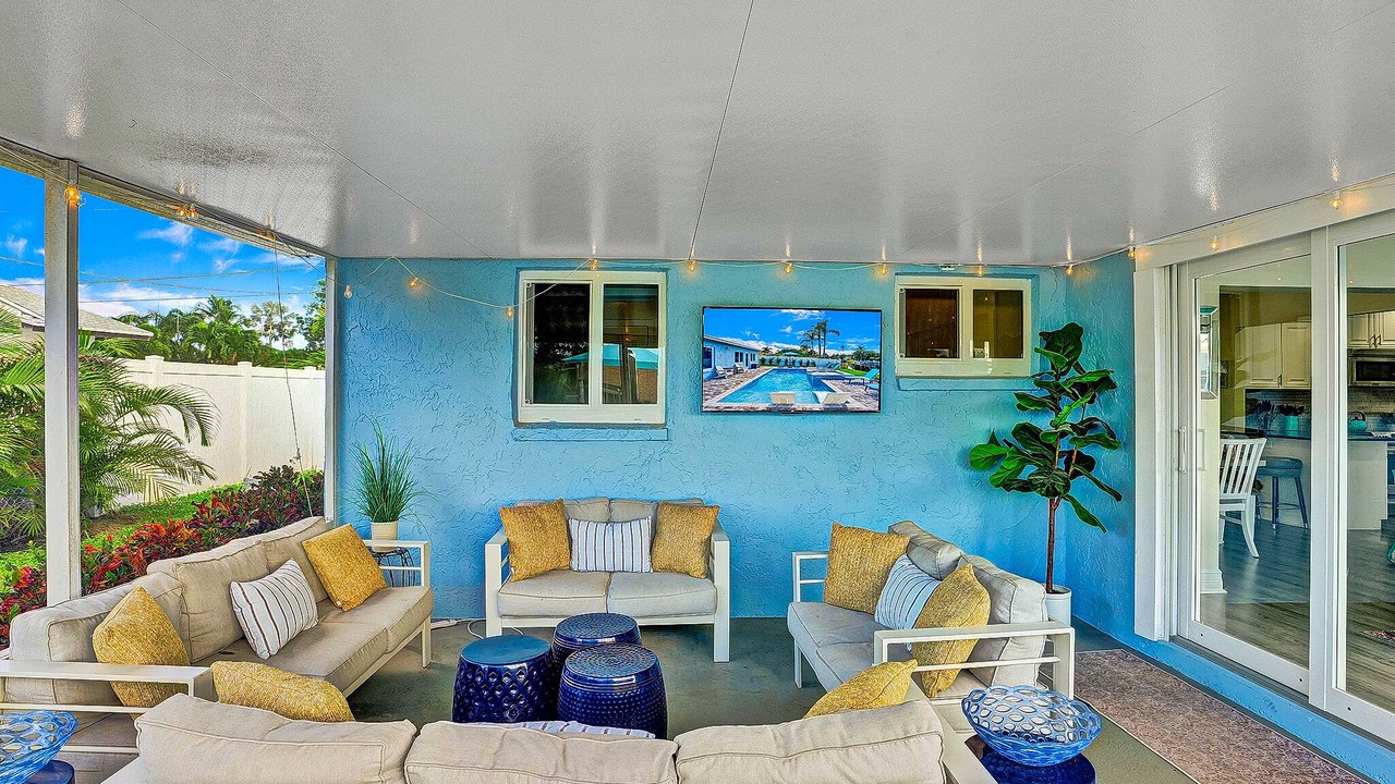 Photo of Patio Balcony in Tropic Palms