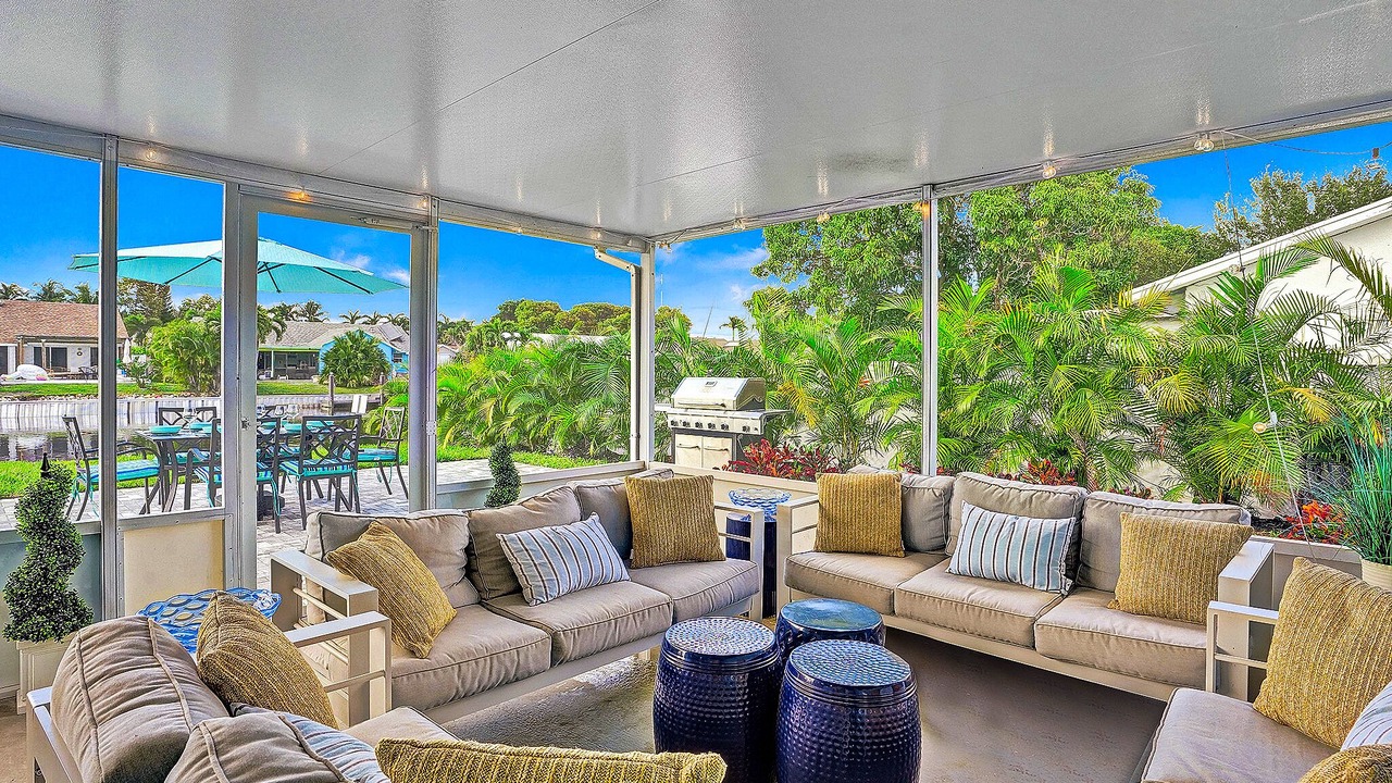 Photo of Patio Balcony in Tropic Palms