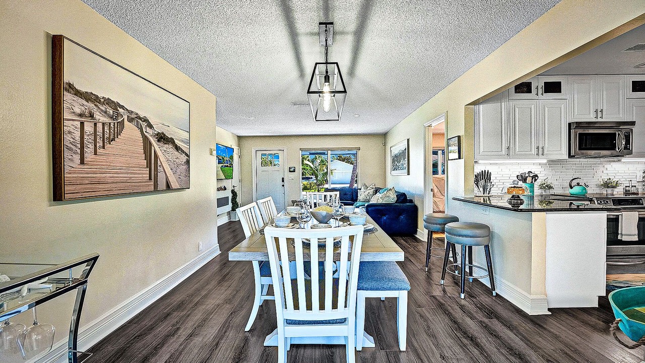 Photo of Others in Tropic Palms